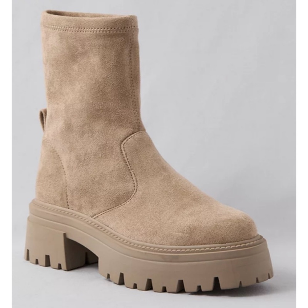 NEW AMERICAN EAGLE Taupe Suede Sock Lug Boots